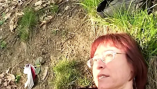 Andrea'nın annesi parkta genç eşcinsellerle seks yapıyor