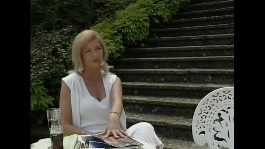 Pasangan dengan tampan diakhiri dengan threesome