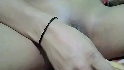 Meri evli kadın ne apni pyasi chut me dala bhot bada khira veya usko khira dal ke bhot maza aa raha tha agr ogo ko bhi