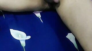 Aziatische jongen masturbeert