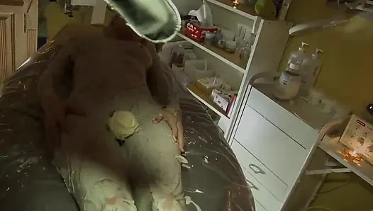 Blonde Bombe Neckt Mit Schwanz Im Luxusauto