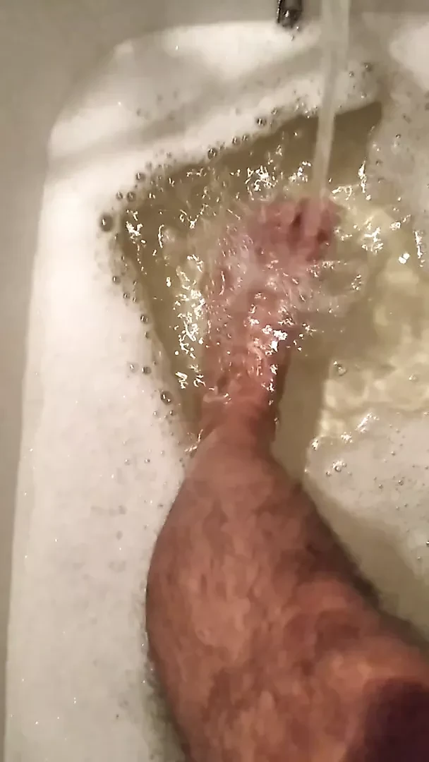 DenkffKinky - Water treatments for feet with golden rain -1