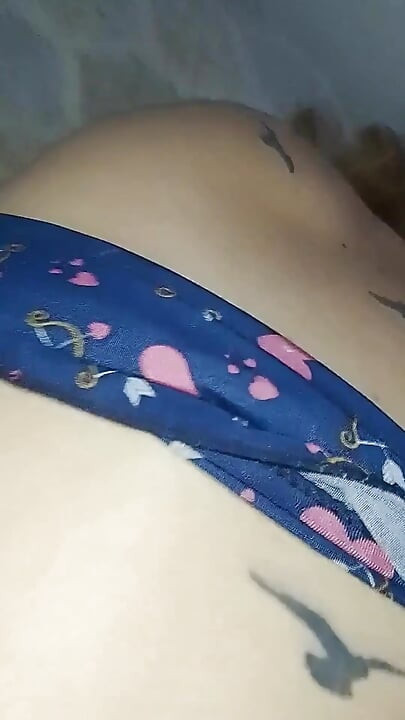 Ele gozou na boca da loira peituda.