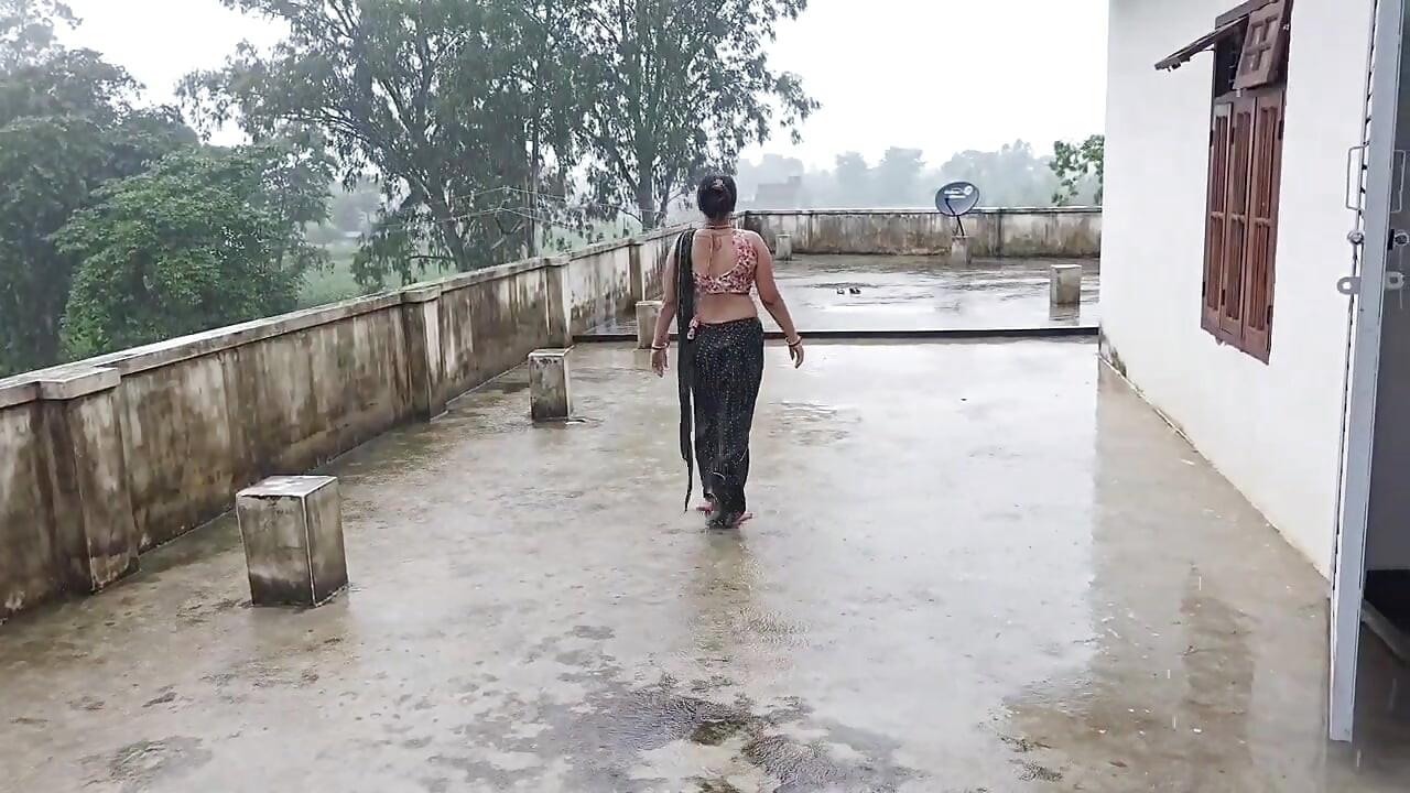 Apne he stepsister ki friend ko virgin pussy fuck kiya or pussy ros nikal kar jiv se chata,gud ki ros pilaya..