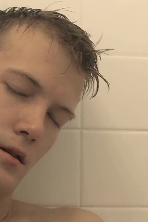 Alec Showers off