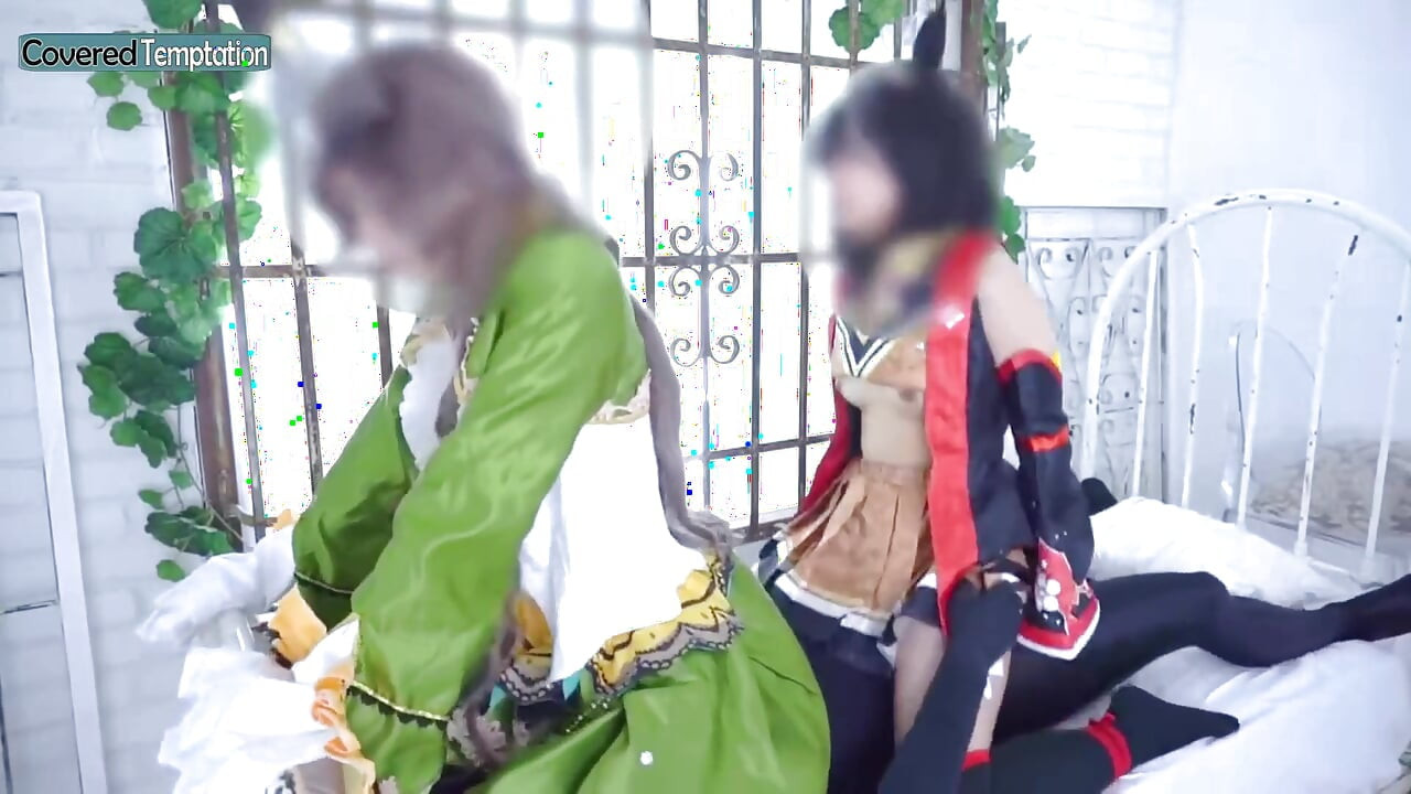 Cosplay yetişkin kadın iki partnerle üçlü seks grup sahnesi