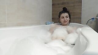 Me desnudo y caliente agua con burbujas