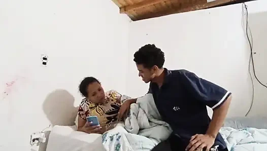 Yalnızken üvey annemin götüyle sert seks yaptım