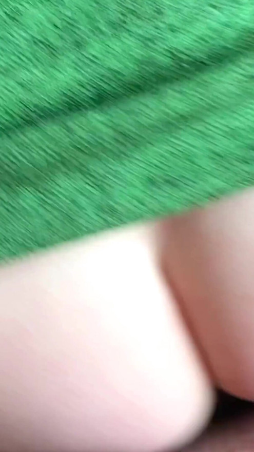 Nopea vittuilu oppituntien välillä nuoren opettajan kanssa. Ei pikkuhousuja lyhyen mekon alla. Sperma sisällä. tippuvaa spermaa. lähikuva.