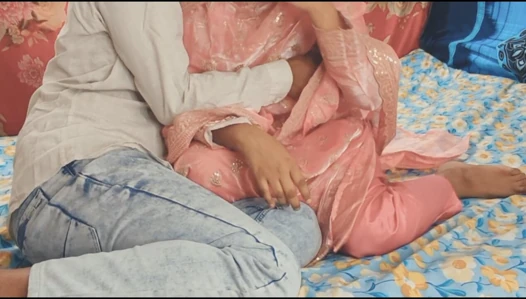 Istri yang putus asa me mohon kepada pasangannya dengan kontol dan air mani