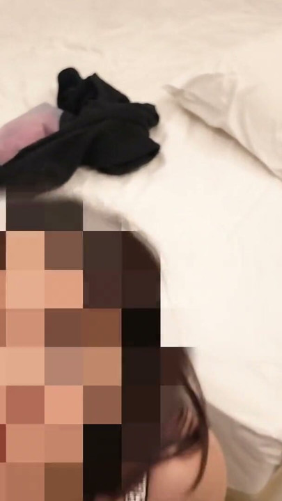 Chica ladrona de ropa atrapada robando y usada como cumdump como castigo | Clip 1