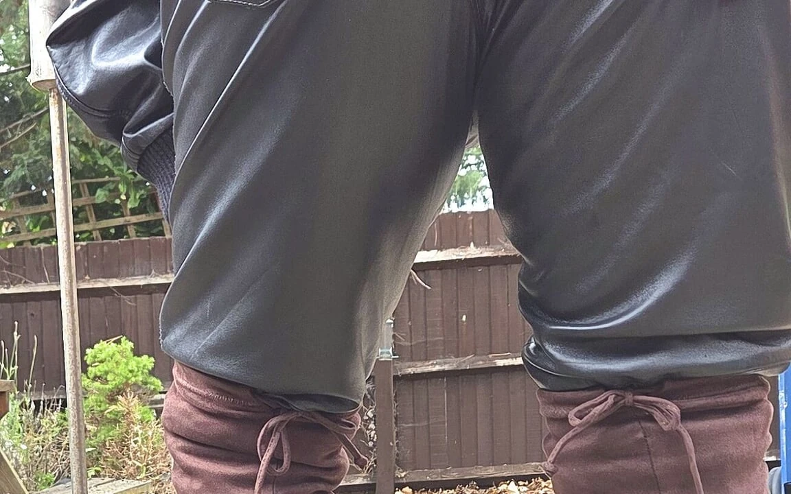 Cuero y botas de muslo