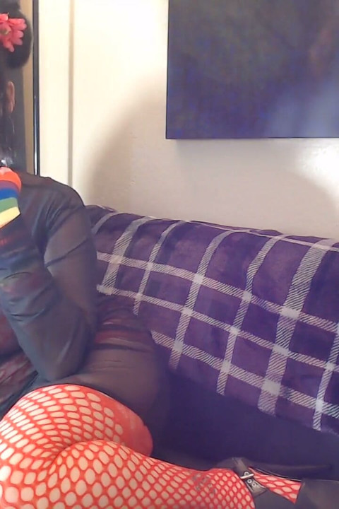 戏剧性的吸烟女同性恋熟女