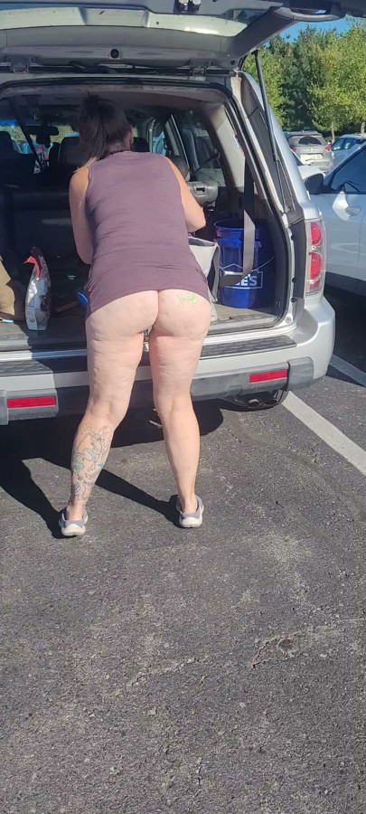 Milf Putting Away Groceries While Flashing People In The Parking Lot