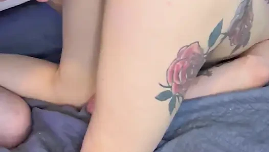 Шаловливая мачеха изменяет с отчимом друга сына