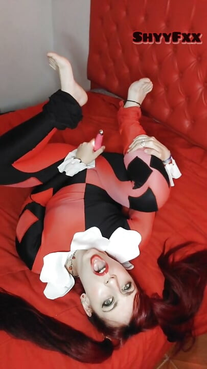 Shyfxx Harley Quinn ăn mừng sinh nhật của cô ấy và gửi Joker cho người hàng xóm của cô ấy joi roleplay