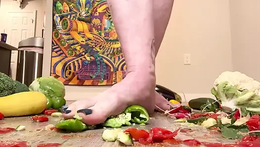 Size 16 Foot Crush with Vegetables