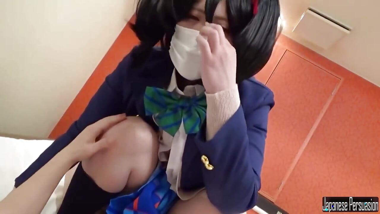 Idol úsměv s divokým výrazem, intenzivní POV energie se zabuduje do vzrušujícího okamžiku vyvrcholení creampie