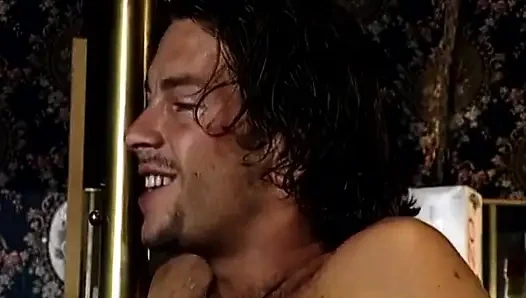 Atemberaubende blondine aus deutschland wurde doppelt penetriert