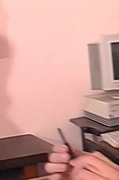 Üvey babam bana karşı koyamıyor ve beni sert sikiyor 69