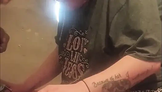 Трах в горло пробует Skyebay