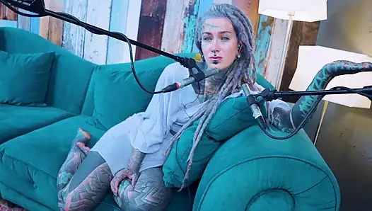 Aku ngomongin tentang aku - isolasi - asmr podcast sfw lagi ngomongin cewek gotik bertato rambut gimbal