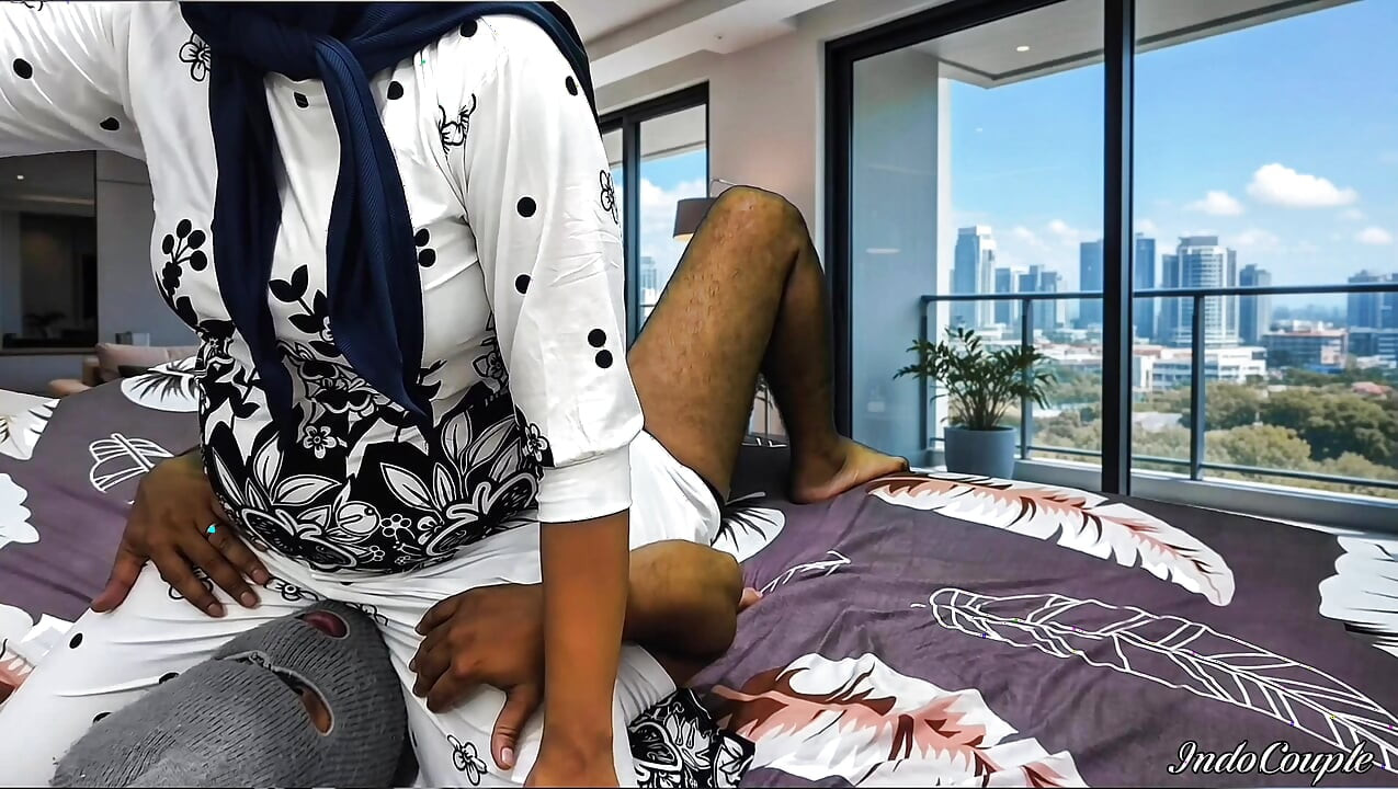 Dudukin muka, posisi aduhai dan dicrot di dalam: dominasi terbaik .memek istri muncrat