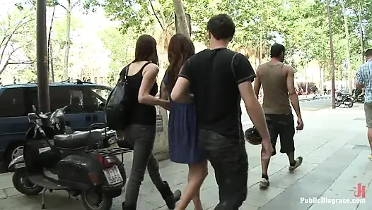 Spanische hottie wird auf der straße gefesselt vor einem belebten café in den hals gefickt!