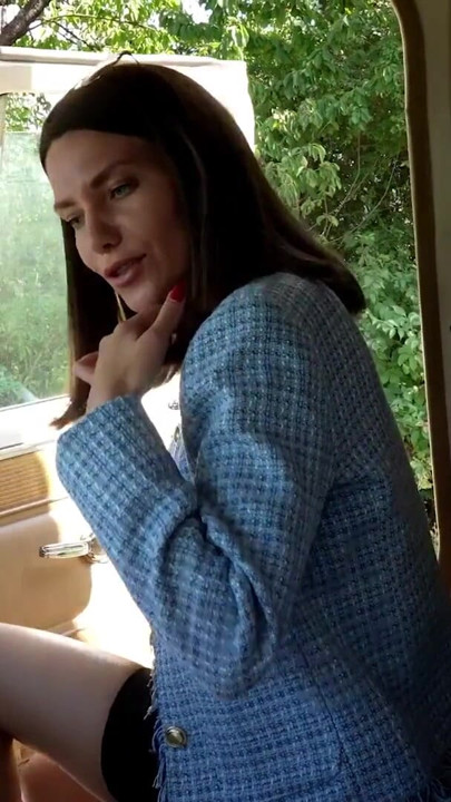 Busty Trophy Wife kommer tilbake for mer (MikeBigDick) | Klipp 1