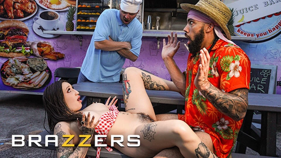 BRAZZERS - Η Anna Chambers γίνεται άτακτη πίσω από τον πάγκο και γαμάει τον James Angel στην καντίνα