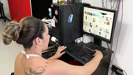 I get horny watching men on my computer so I masturbate