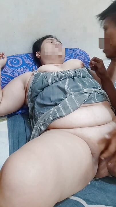 Stepmother. Masturbating With Her Pussy When You're Pregnant
