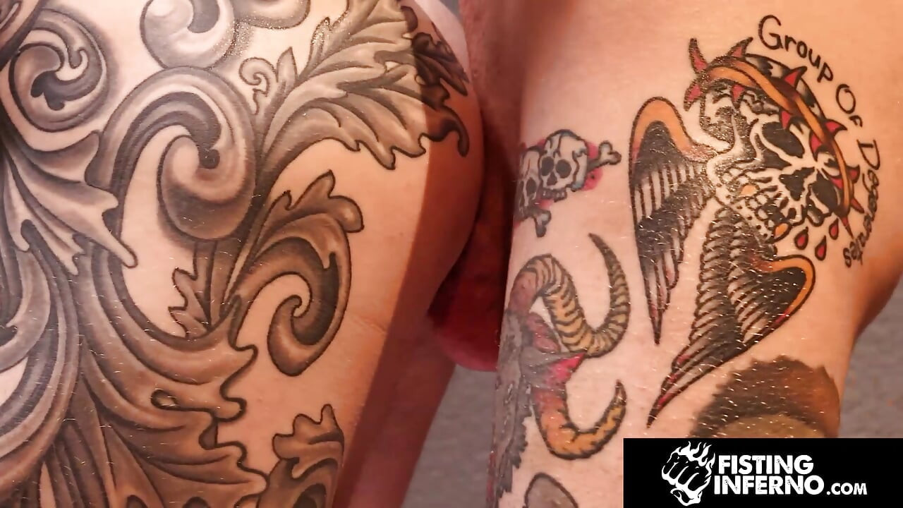 Fisting inferno - alcaide Ryan Sebastian folla luego con puños a su prisionero tatuado