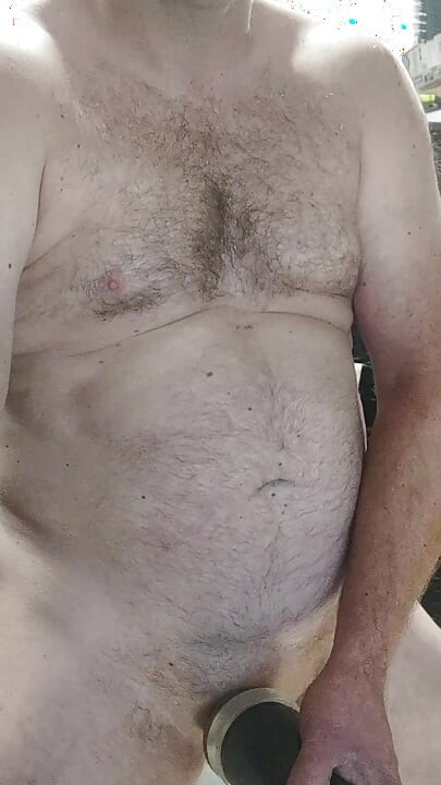 Solo macho follando linterna y mantenga el semen en el borde