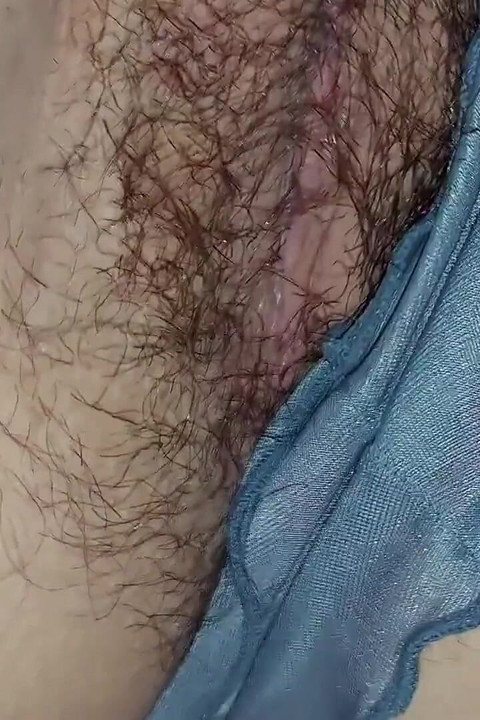 Meu vizinho masturbando minha buceta peluda