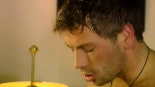 Sarışın Sahte Memeli Sürtük Sert Gırtlağına Kadar Alıyor Ve Her Pozisyonda Sikiliyor