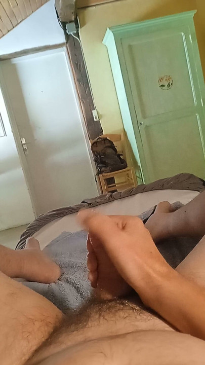 Guy squirts in a hotel bedroom