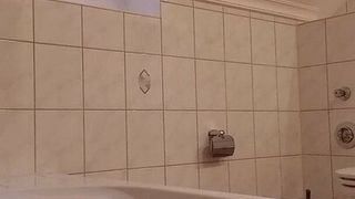 Wichsen in der Badewanne huge9191 huge großer Schwanz