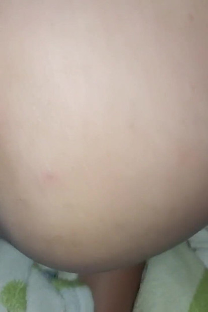 زوجتي تتناك من غريب بعد حفلة تطلب مني أن أقذف في الداخل