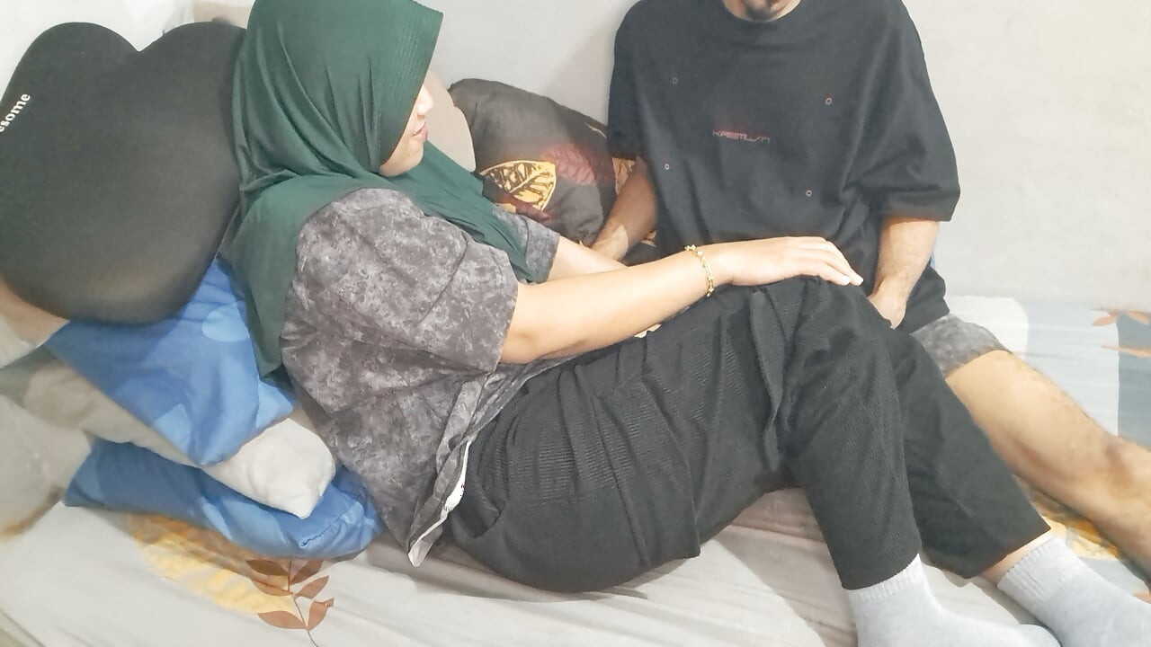 Aunt in law Hijab Stayed One Night at My House.