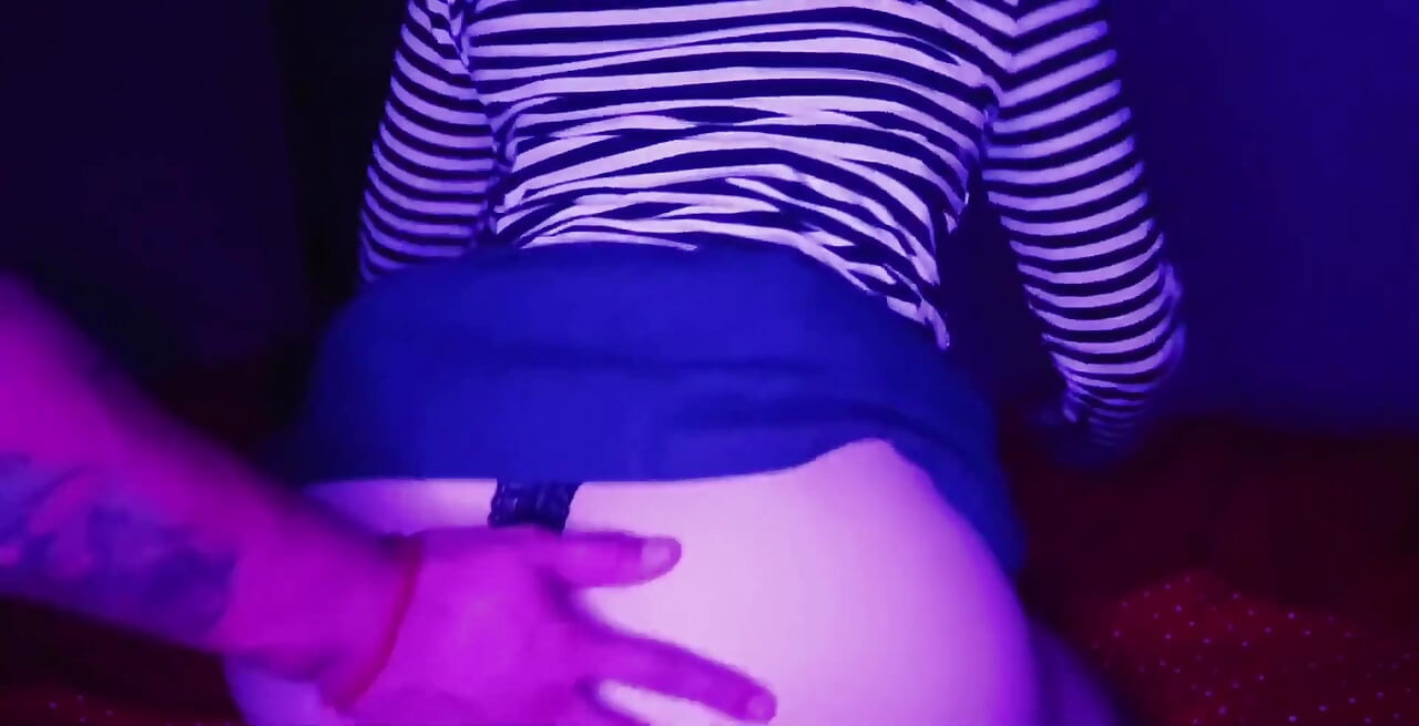 Tinderデートでの情熱的なセックス