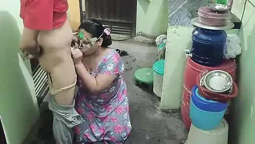 Meri Hot Nokarni Pocha Laga Rahi Thi, Maine Piche Se Pakad Kar Muh Mein Thok Diya