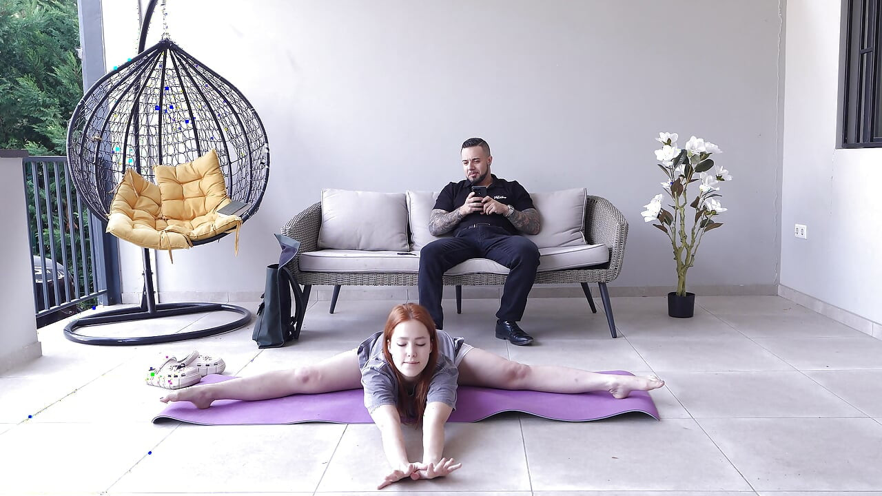 Me aburrió, así que elegí el sexo anal y orinar con una gran polla