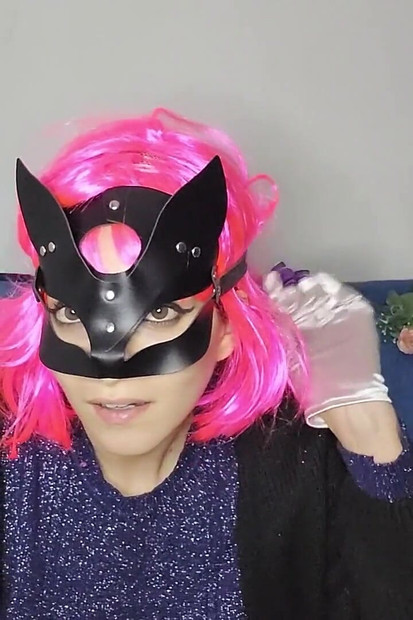 Ελάτε να με δείτε να κατεβαίνω με τα μεγάλα φυσικά βυζιά μου και τη σαγηνευτική μάσκα μουνιού