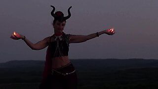 Dança noturna com velas elétricas