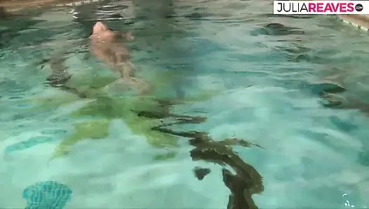 Azgın asyalı genç kız azgın adama amını siktiriyor