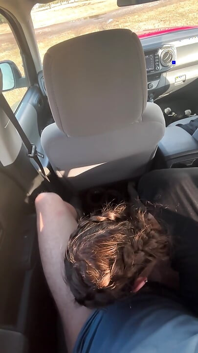 18 anos, encontro do tinder dá garganta desleixada no carro