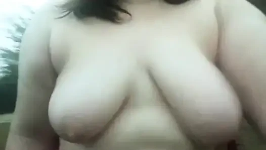 Jalan topless di luar ruangan