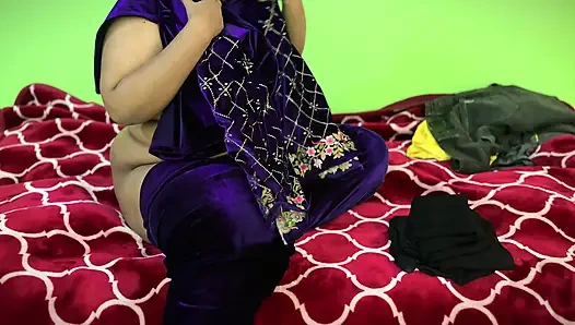 Gadis muslim Arab dari tinder dia ingin bercinta dengan penggemar, lalu dia menyetubuhi memeknya yang sempit setelah dia telanjang