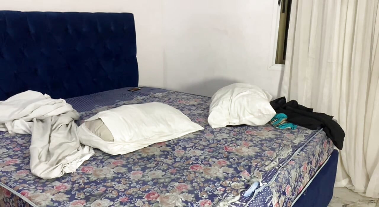 Sakrio se od svoje žene u moju sobu da vodi ljubav sa mnom